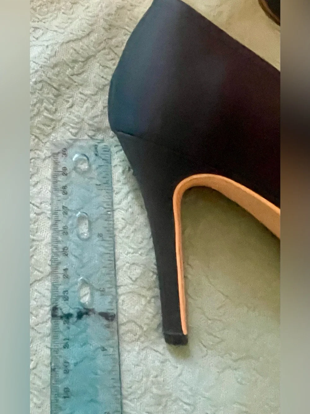 Manolo Blahnik Navy Satin Embellished Swan Pumps Size 6 - Picture 16 of 16
